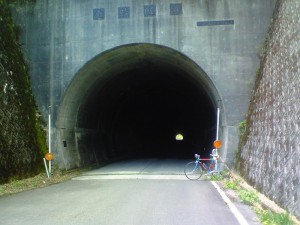 金時トンネル
